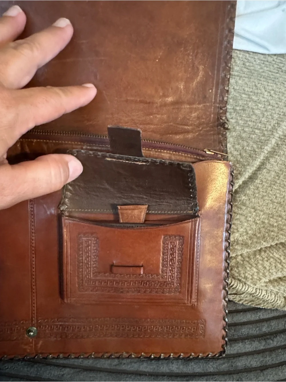 Hand-Tooled Floral Leather vintage clutch/purse in Brown Mexico